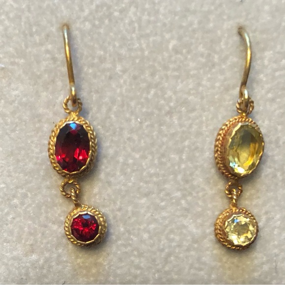 NEW Earrings Peridot and Garnet Holiday Dangles 14KYGP - Picture 1 of 3